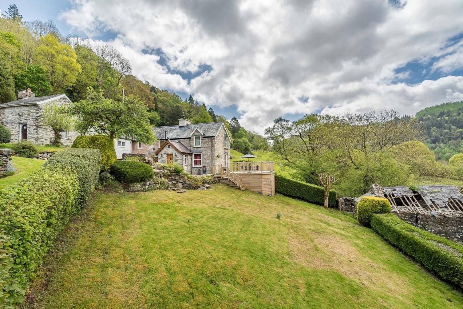 Wern-fawr Holiday home *